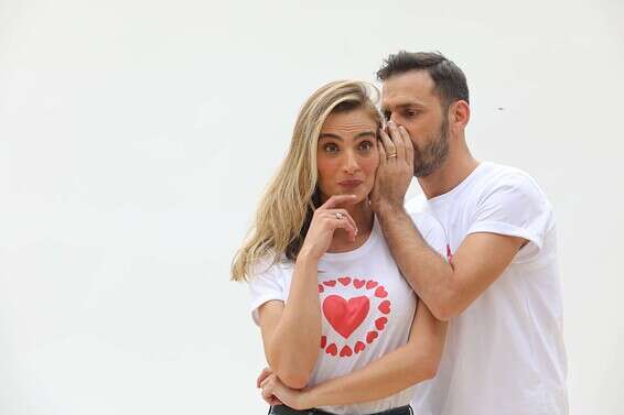 "האמת שאני יודע לנקות, אני פשוט מעדיף לראות טלוויזיה". אלירז ואילנית // צילום: רפי דלויה